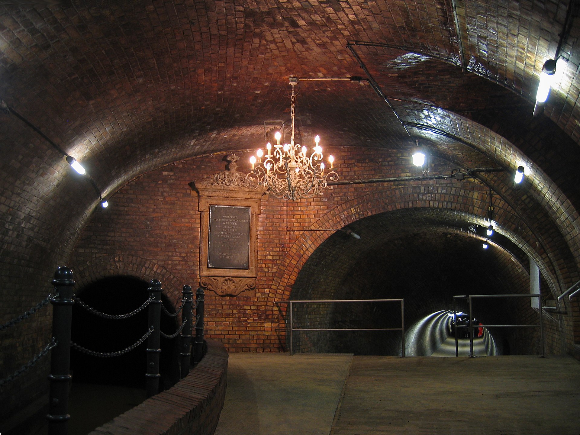 1920px-Kronleuchtersaal03.jpg