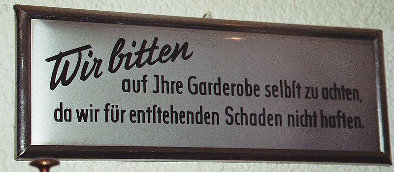800px-Garderobe.JPG