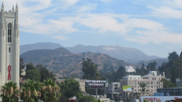 5329075-The_Hollywood_Sign_in_the_distan