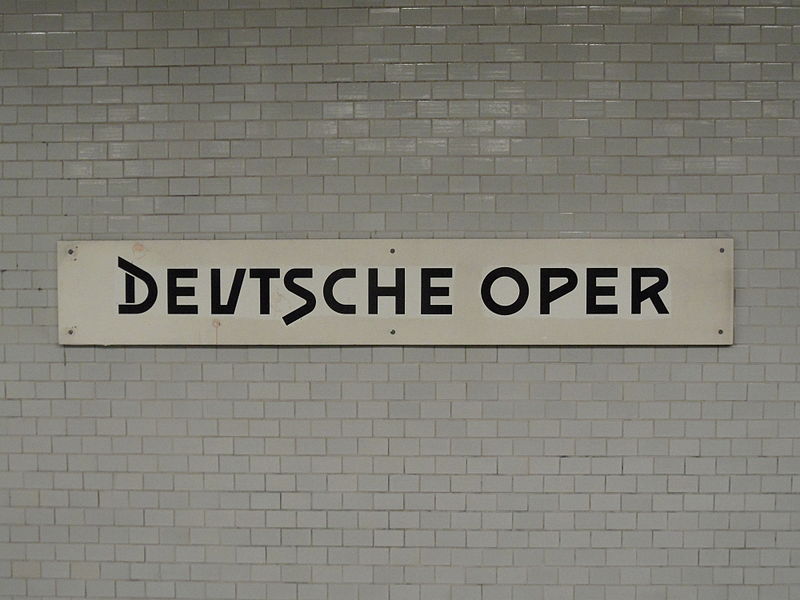 800px-Berlin_-_U-Bahnhof_Deutsche_Oper_-