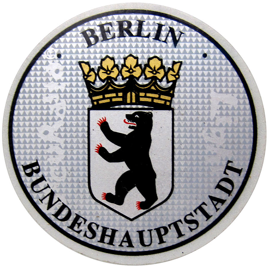 906px-Kfz-Zulassungsplakette_Berlin_Bund