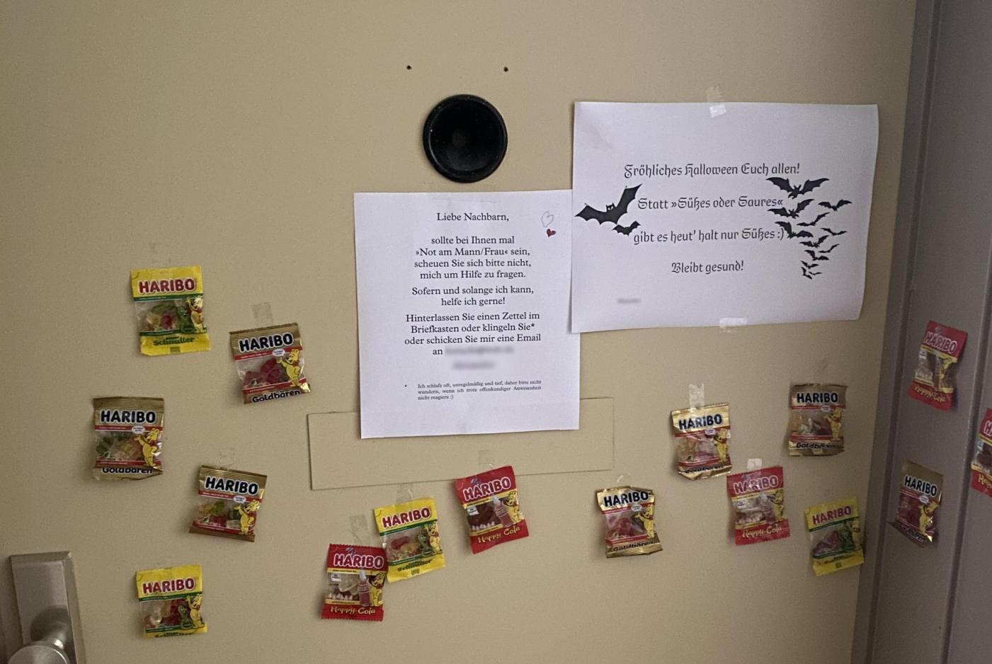 corona halloween.jpg