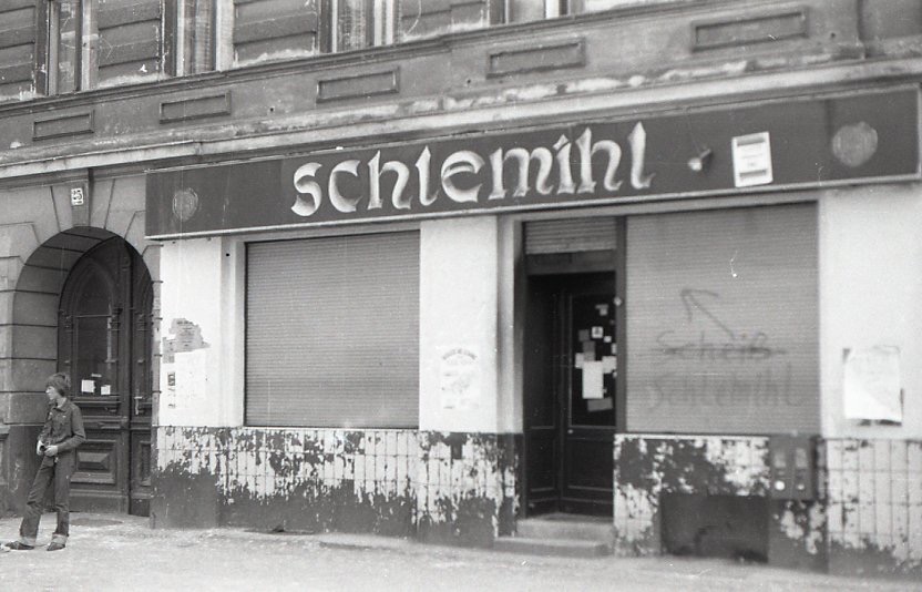 1980852862_Westberlinca.1978ChamissoplatzSchlemihl02.jpg.3e61fce29f7956b247ca130e7f3d2442.jpg