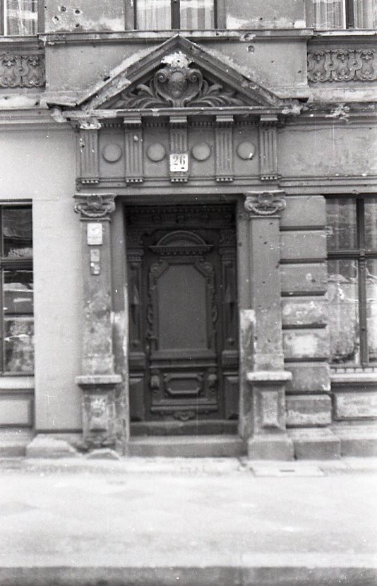 813449187_Westberlinca.1978Chamissoplatz02.jpg.da244b119a92c9708800eef3a34171c6.jpg