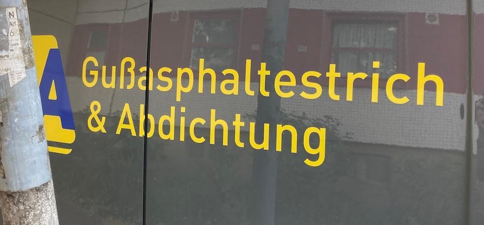 haltestrich.jpg.85b4d7d6e95df540d94d99aade6150c1.jpg
